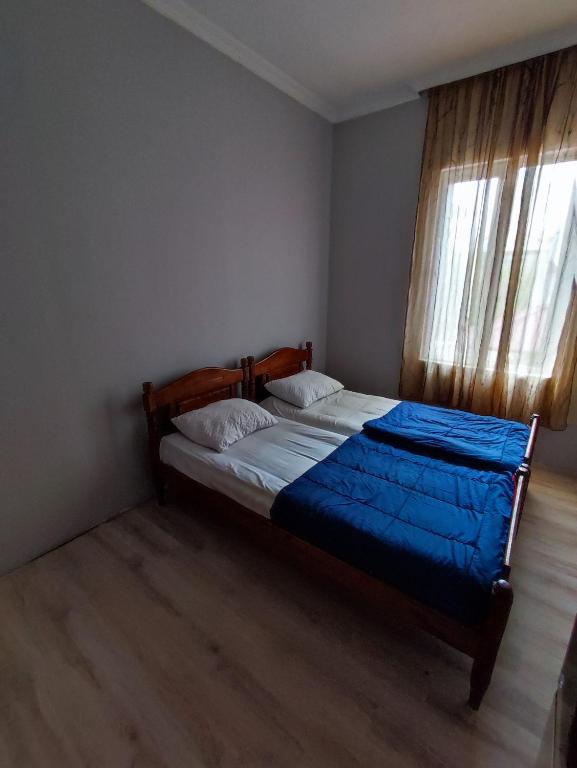 Postel nebo postele na pokoji v ubytování Kobuleti Guest House