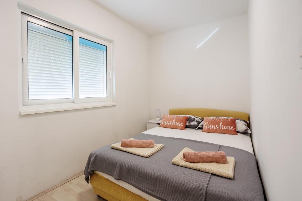 Posteľ alebo postele v izbe v ubytovaní Apartment ANA Podstrana