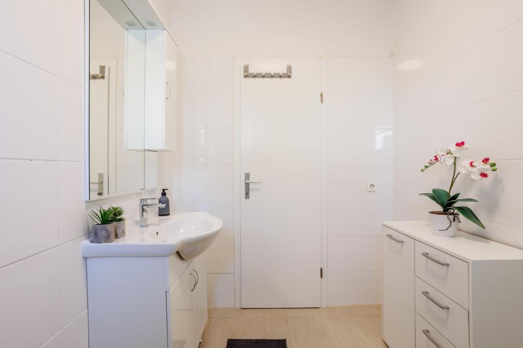 Kúpeľňa v ubytovaní Apartment ANA Podstrana