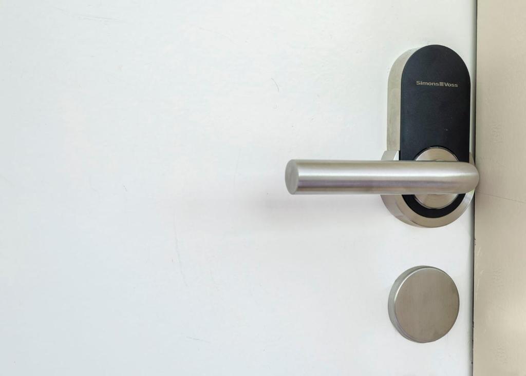 a silver door handle on a white door at I Grappoli in Sessa