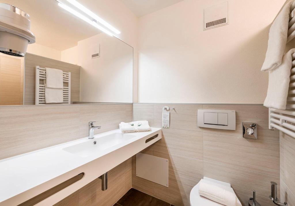 a bathroom with a sink and a mirror at I Grappoli in Sessa
