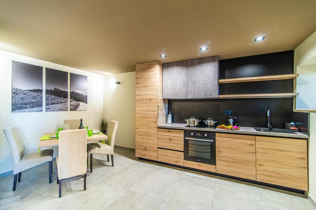 Kuchyň nebo kuchyňský kout v ubytování Villa Ulika by Villa Plus