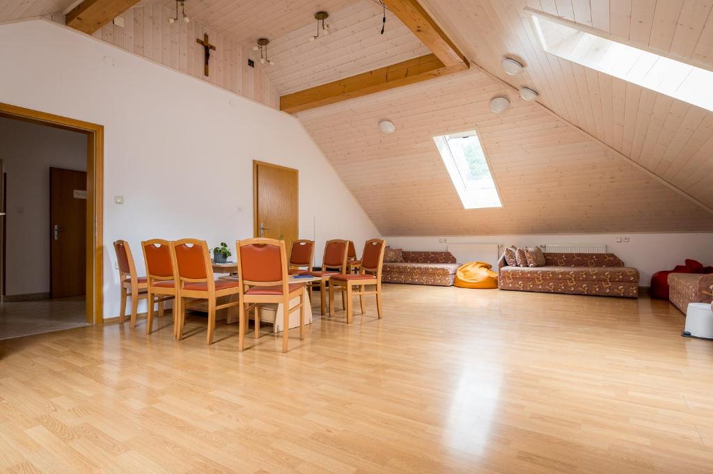 Posezení v ubytování Hostel Kronotop in Triglav National Park