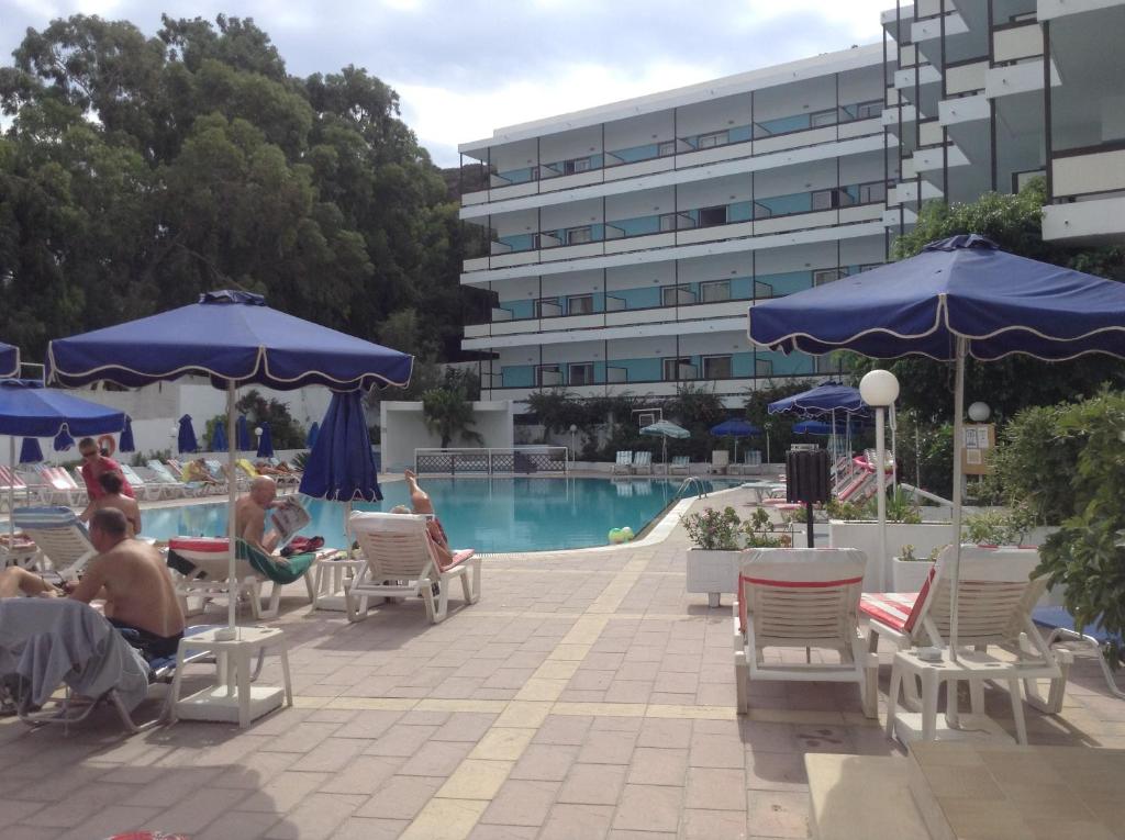 Basen w obiekcie Belair Beach Hotel lub w pobliżu