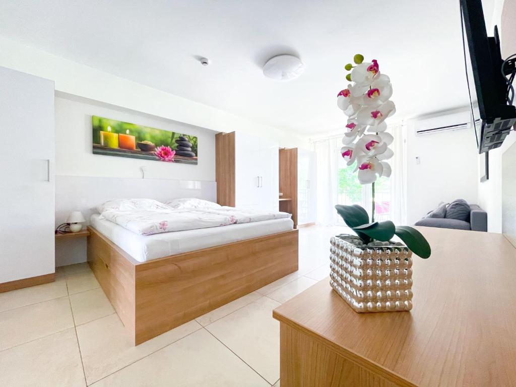 Posteľ alebo postele v izbe v ubytovaní Tisza Gyöngye Apartmanok