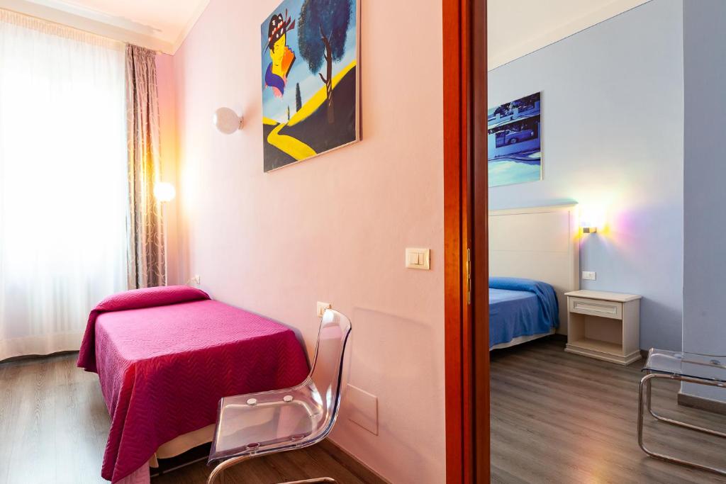 A bed or beds in a room at SmArt Hotel Bartolini