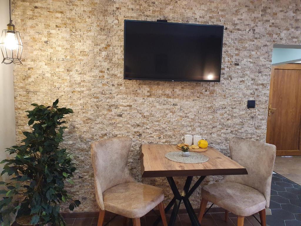 TV a/nebo společenská místnost v ubytování Kamelia guest rooms