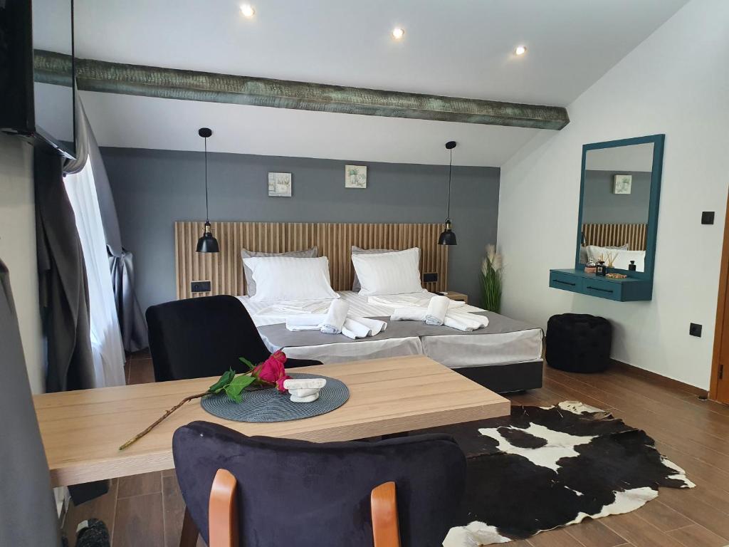 Postel nebo postele na pokoji v ubytování Kamelia guest rooms