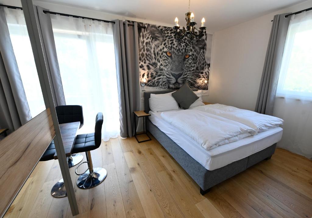 a bedroom with a bed with a mural of a leopard at Enjoyit Velden West in Selpritsch