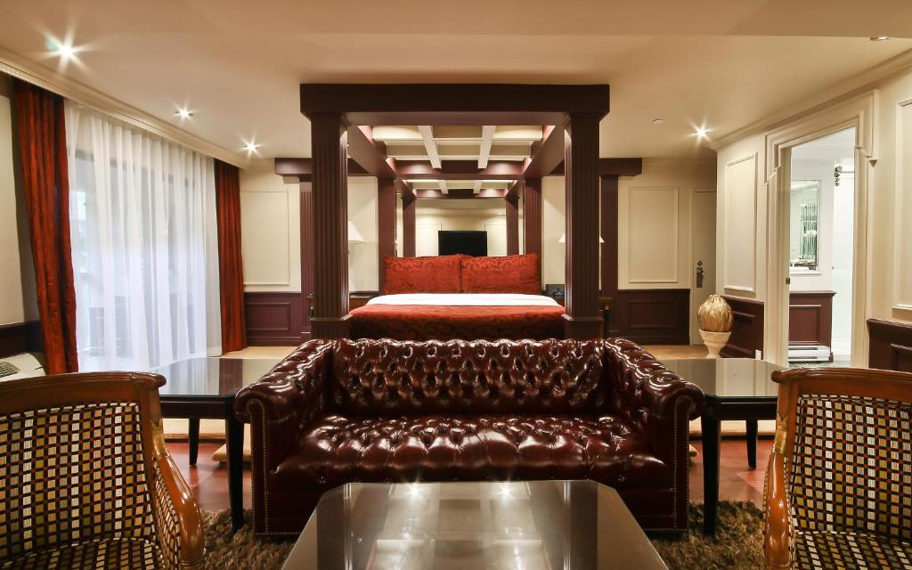 
King bed Suite - Empire Theme
