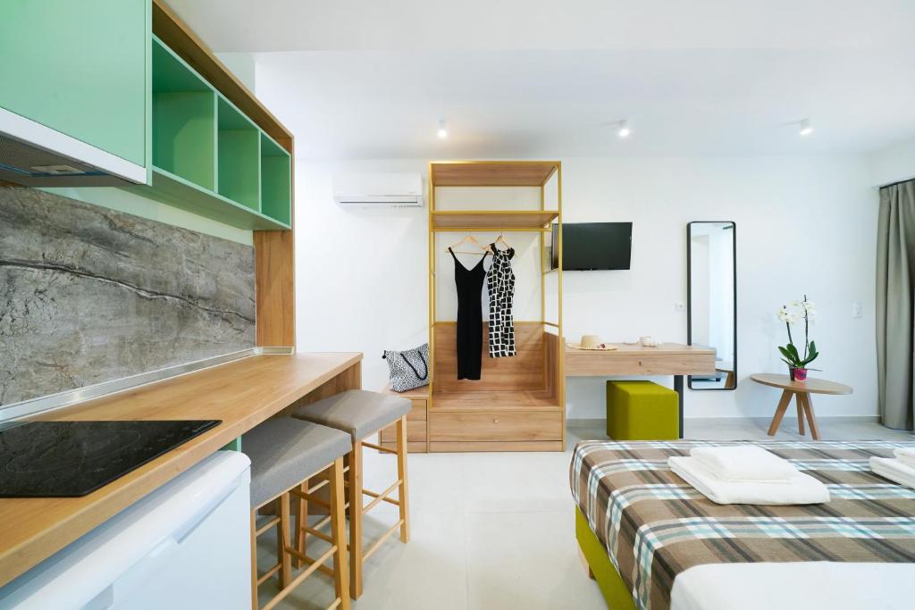 Kuchyň nebo kuchyňský kout v ubytování Miracle Suites by Klisma beach