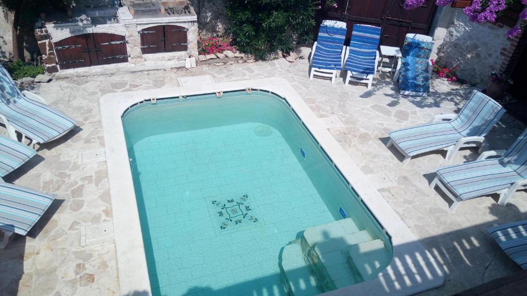 Bazén v ubytovaní Studios Villa Romantica alebo v jeho blízkosti