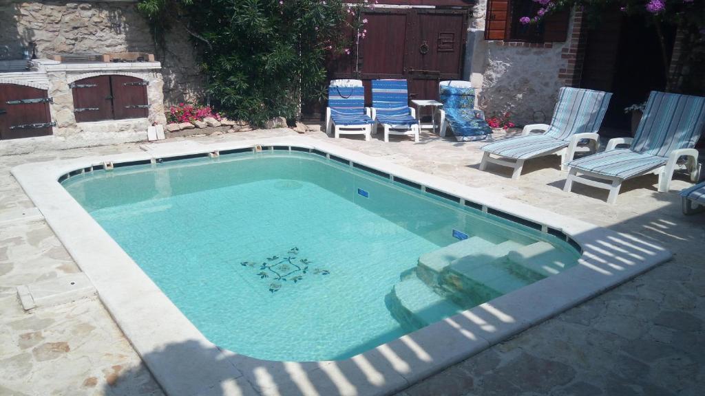 Bazén v ubytovaní Studios Villa Romantica alebo v jeho blízkosti