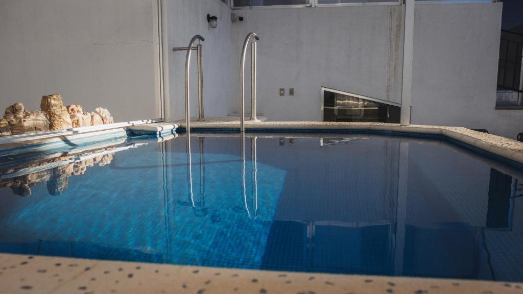 Bazén v ubytování Hotel Nuevo Bernal nebo v jeho okolí