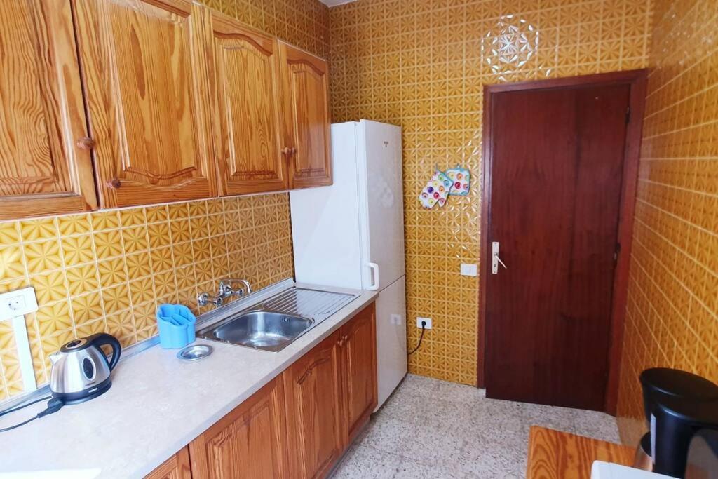 Kuchyň nebo kuchyňský kout v ubytování Edificio Melo playa a 150m