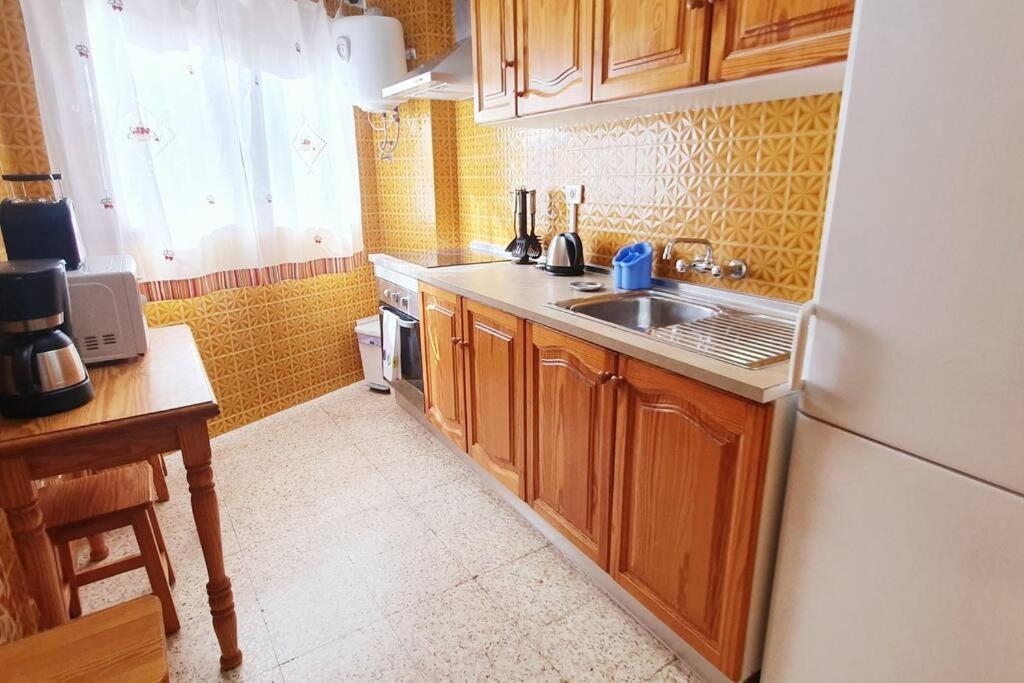 Kuchyň nebo kuchyňský kout v ubytování Edificio Melo playa a 150m