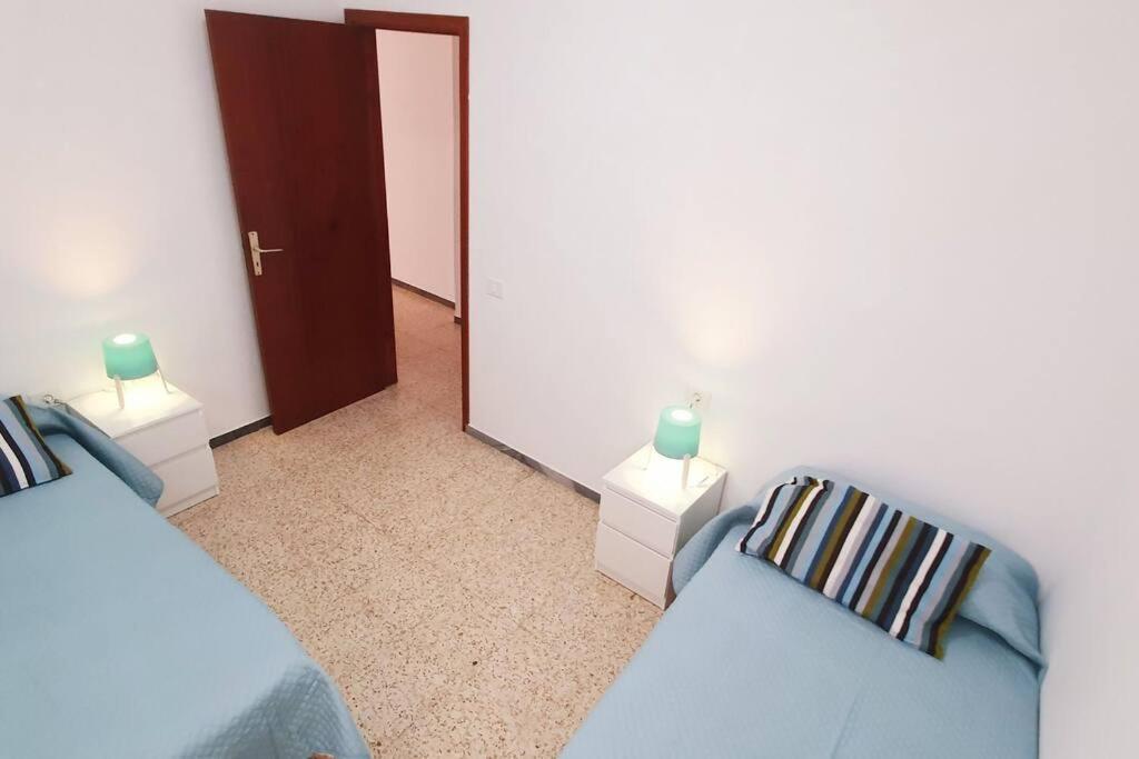 Postel nebo postele na pokoji v ubytování Edificio Melo playa a 150m