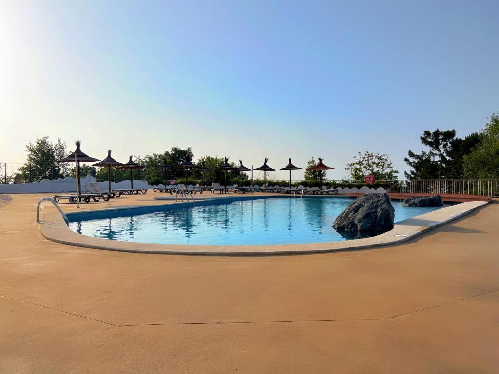 Bazén v ubytovaní Hotel Gudamendi alebo v jeho blízkosti