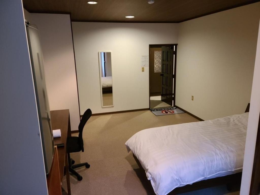 En eller flere senge i et værelse på Business Hotel Nishiwaki - Vacation STAY 79038v