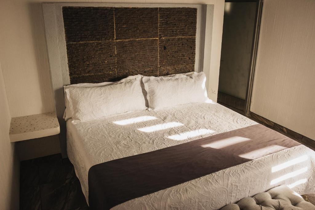 Postel nebo postele na pokoji v ubytování Hotel Nuevo Bernal