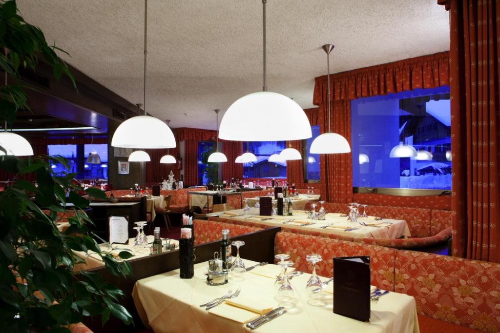 Reštaurácia alebo iné gastronomické zariadenie v ubytovaní Hotel Portavescovo