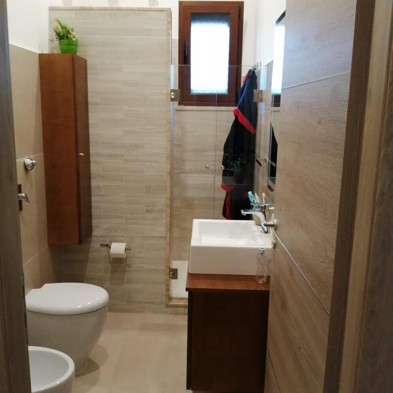 Uma casa de banho em Ivana home