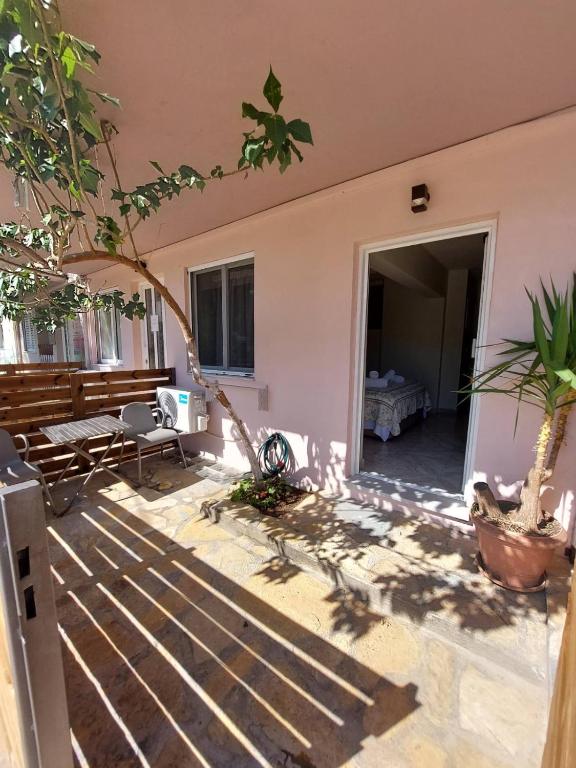 Patio alebo iná vonkajšia časť ubytovania Limonero New City Apartment 2 with Private Parking