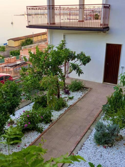 Vonkajšia záhrada v ubytovaní Casa vacanze Blu Taormina