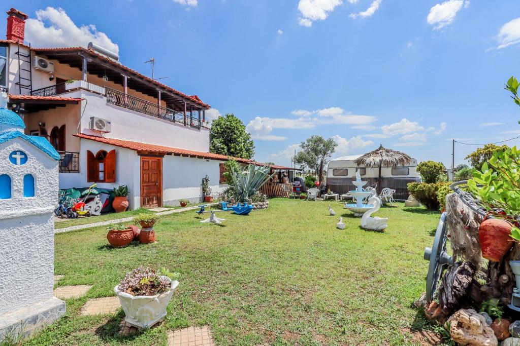 Vonkajšia záhrada v ubytovaní Calma Luxury Apartments #2 Sozopoli in Halkidiki