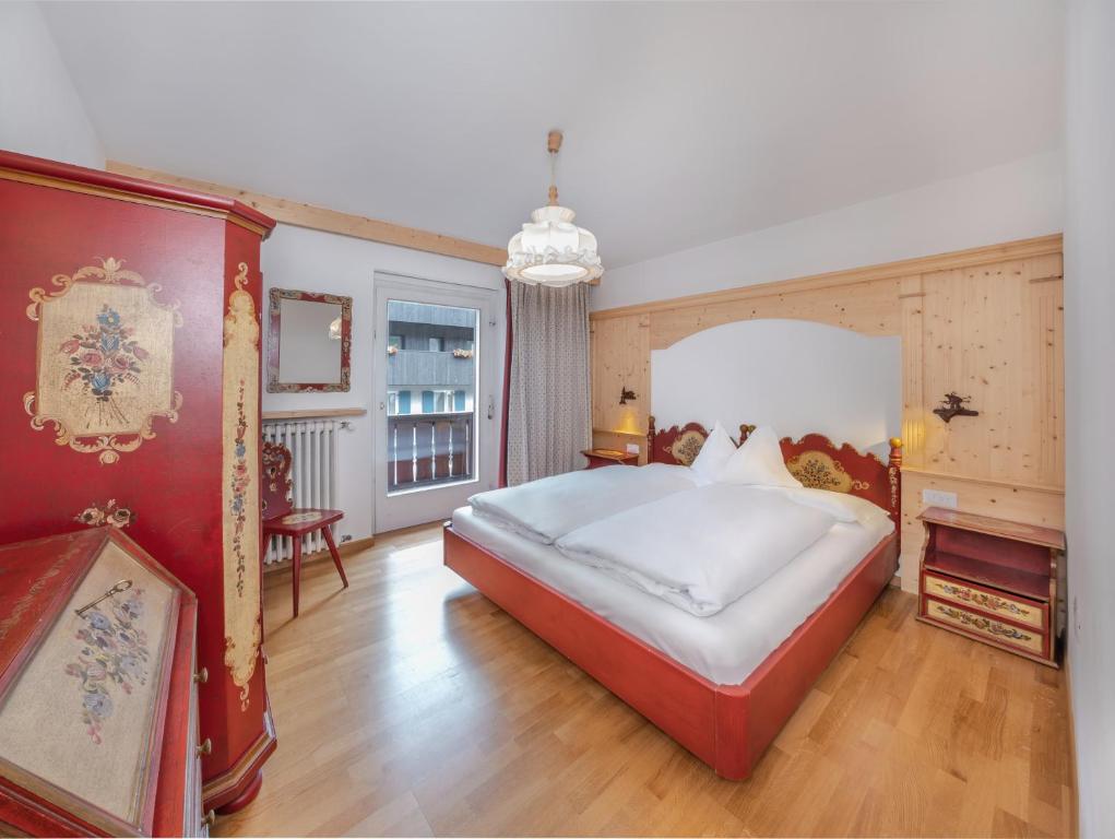 a bedroom with a large bed and a table at Gabriel in Ortisei