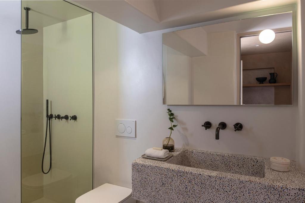 Koupelna v ubytování Ethos Vegan Suites