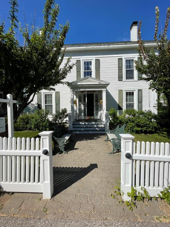 123 North Main B&B - Housity