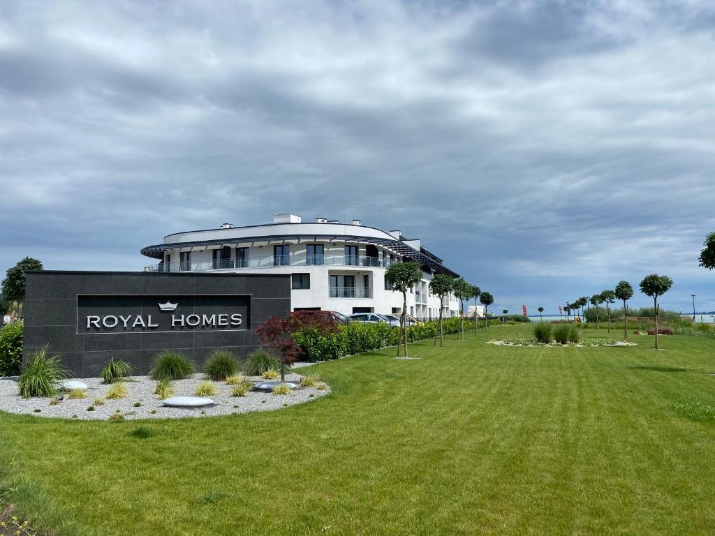Ogród w obiekcie ROYAL AQUAMARINE - lakeside luxury flat at Balaton