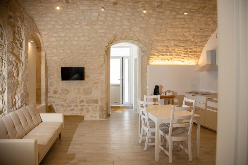 Televízia a/alebo spoločenská miestnosť v ubytovaní Casa di Gio