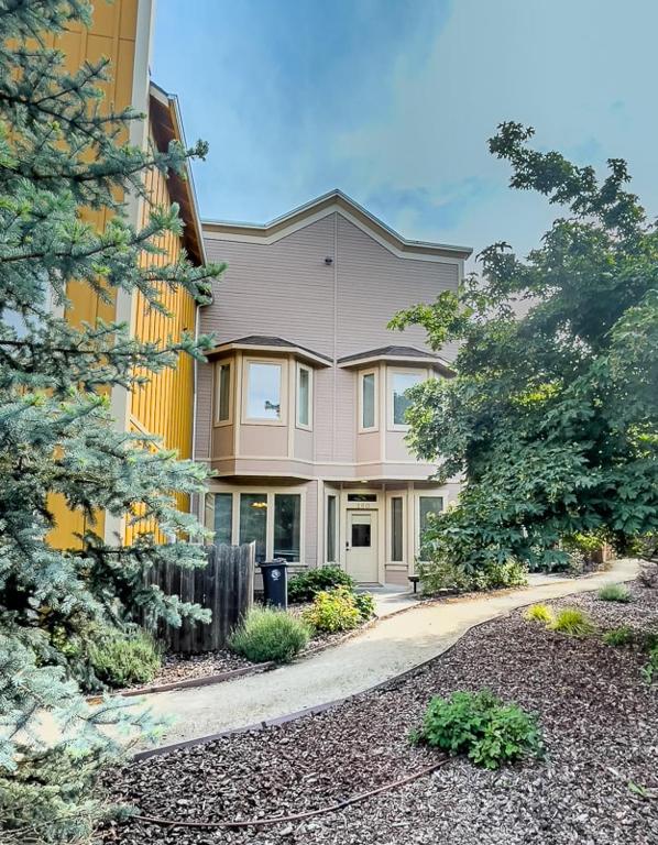 Jackson Creekside - Studio