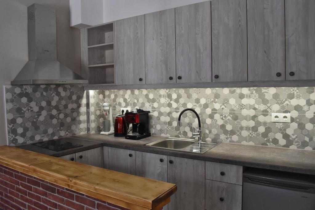 Kuchyň nebo kuchyňský kout v ubytování Voula's House