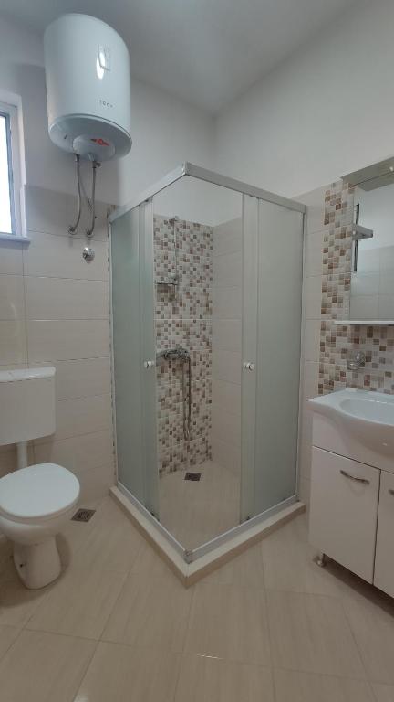 Koupelna v ubytování Robi Apartments