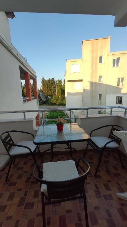 Balkón nebo terasa v ubytování Robi Apartments