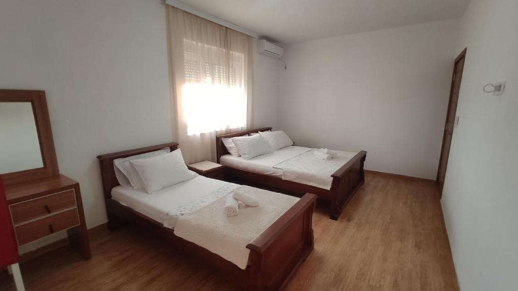 Postel nebo postele na pokoji v ubytování Robi Apartments