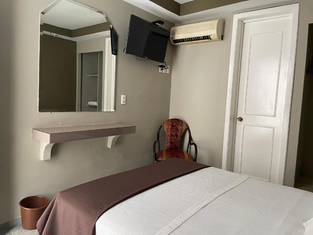 Postel nebo postele na pokoji v ubytování Hotel Rias