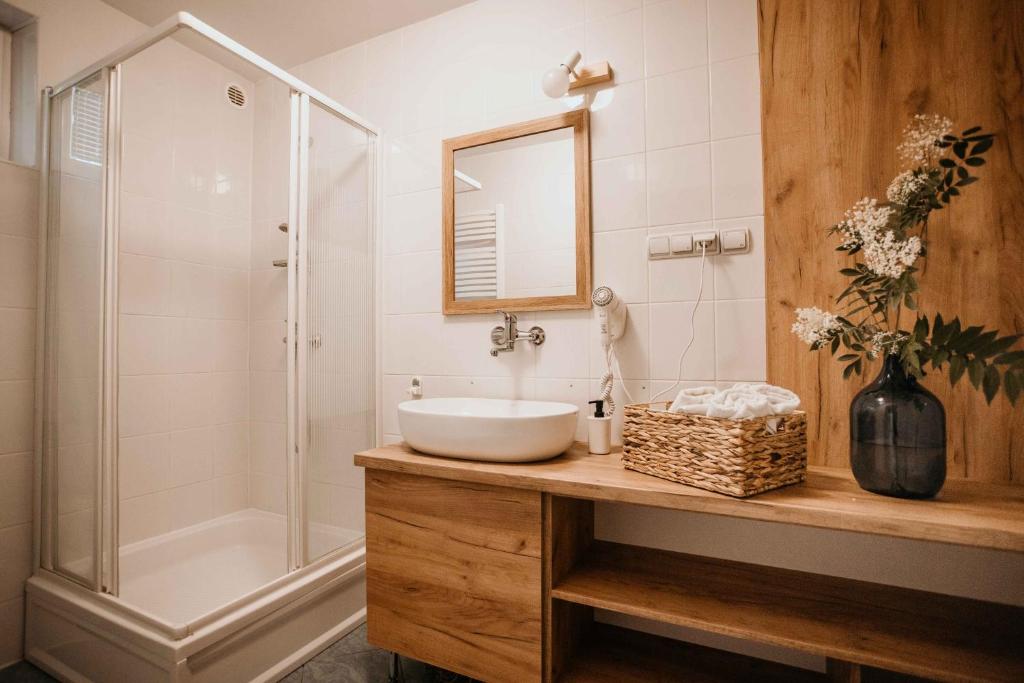 Apartamenty Na Stoczku nad samym jeziorem z widokiem na jezioro 509-619-803 - One-Bedroom Apartment