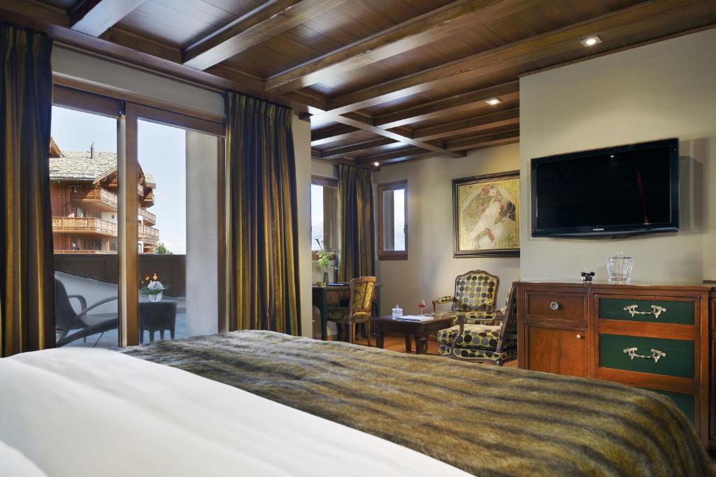 TV a/nebo společenská místnost v ubytování Guarda Golf Hotel & Residences