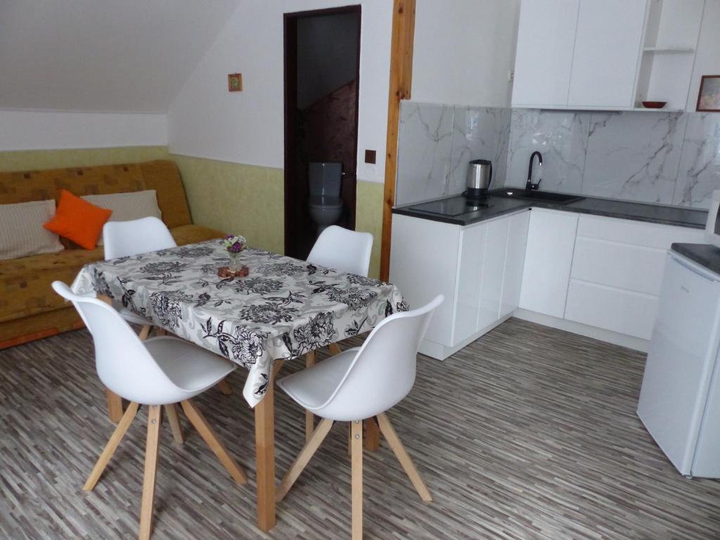 Kuchyň nebo kuchyňský kout v ubytování Apartmány Plischke