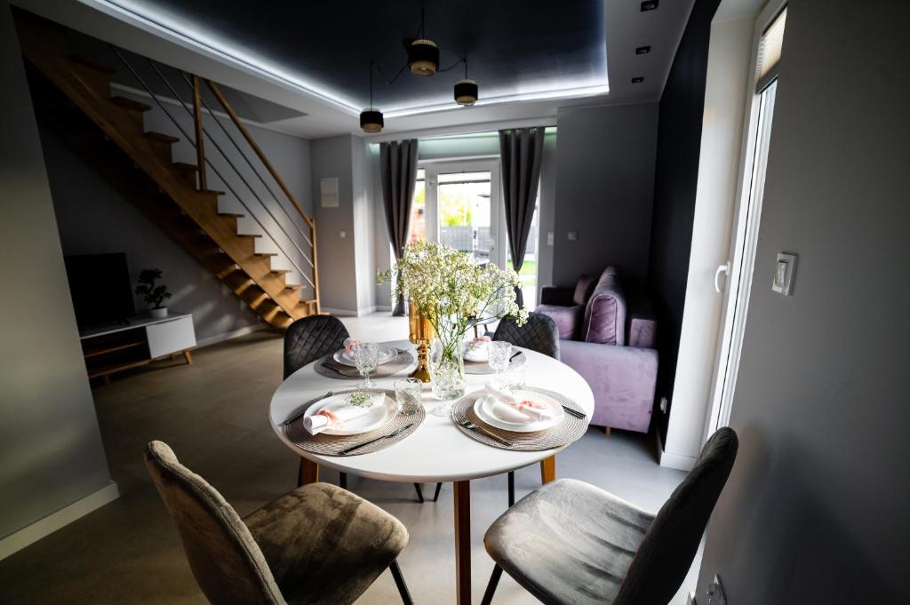 Posedenie v ubytovaní CHILL HAUS APARTAMENTY , Domki