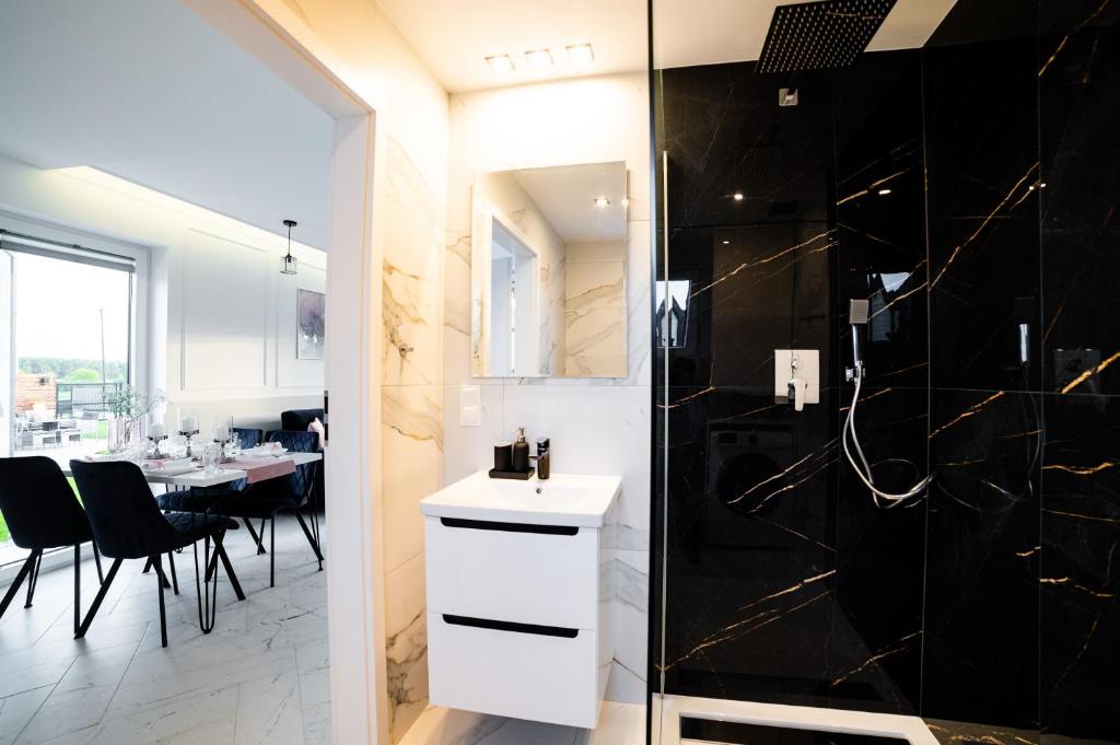 Kuchyňa alebo kuchynka v ubytovaní CHILL HAUS APARTAMENTY , Domki