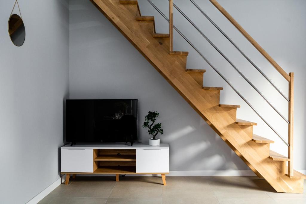 Televízia a/alebo spoločenská miestnosť v ubytovaní CHILL HAUS APARTAMENTY , Domki