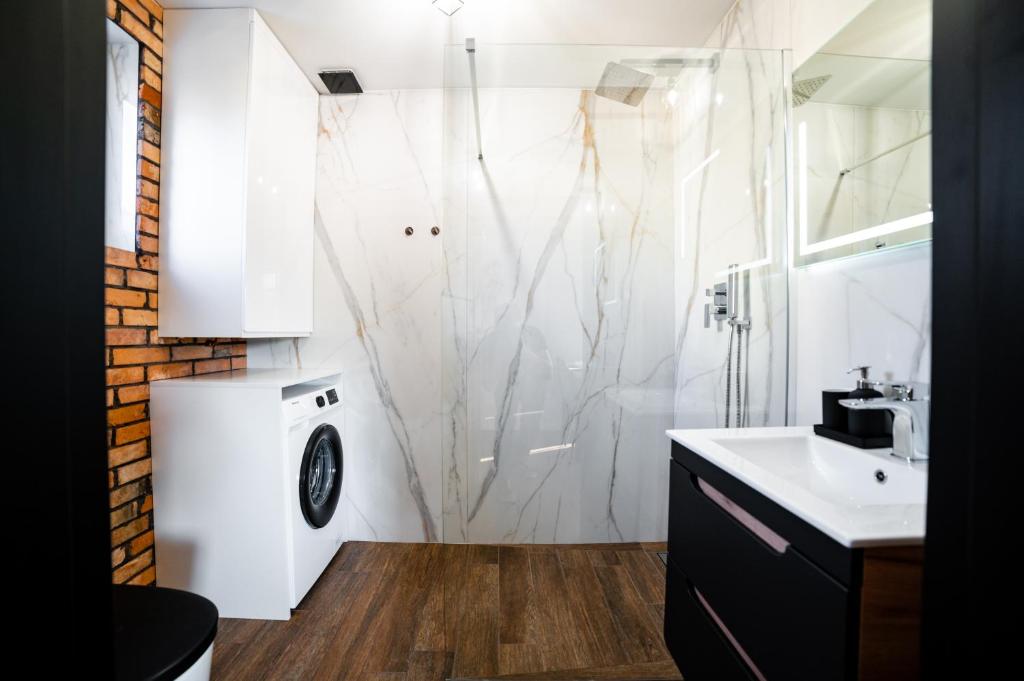 Kúpeľňa v ubytovaní CHILL HAUS APARTAMENTY , Domki