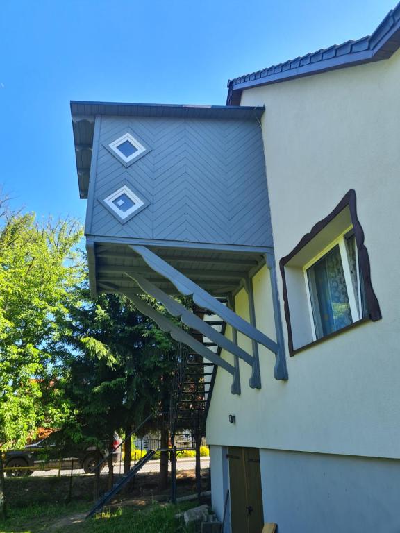 Budynek, w którym mieści się apartament
