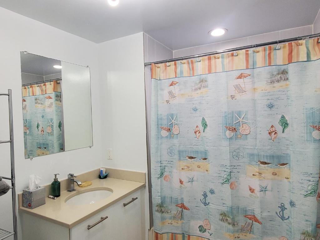 Koupelna v ubytování Spacious 2BD 2BTH at Midblock