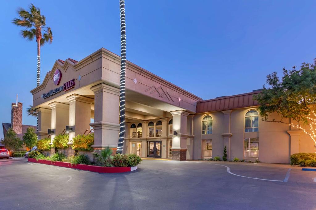 a hotel with a parking lot in front of it at Best Western Plus Hilltop Inn in Redding